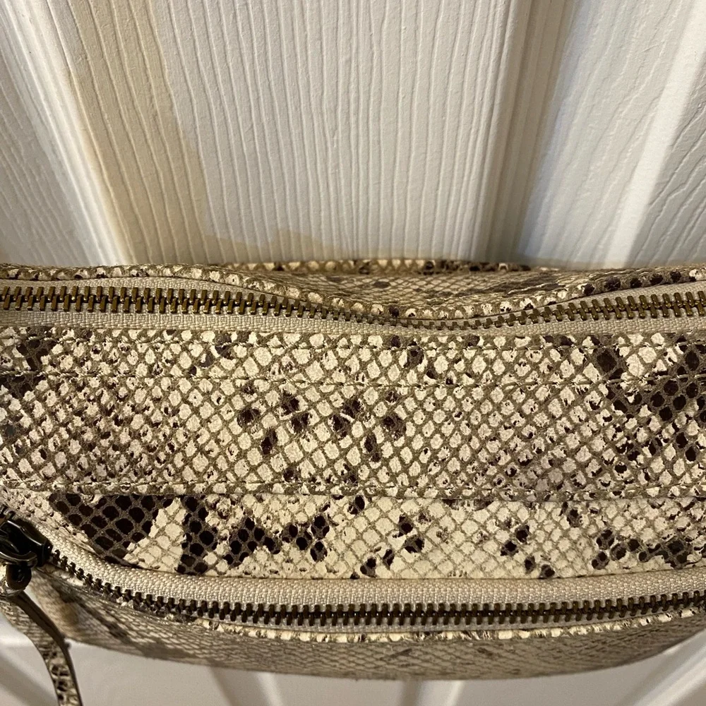Margot NEW YORK medium Snake skin Crossbody bag in great condition 10 by 8 inch - Picture 6 of 8